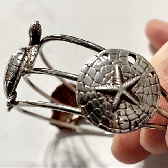 🐢🐚 CHUNKY 925 SILVER STAMPED SEA TURTLE SHELL SAND DOLLAR OPEN CUFF BRACELET - Picture 3 of 7